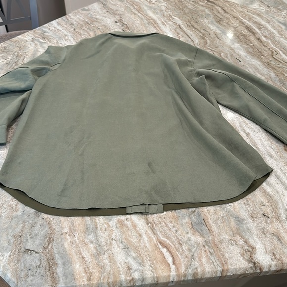 New Wynne Layers Button Up XL - Picture 7 of 12